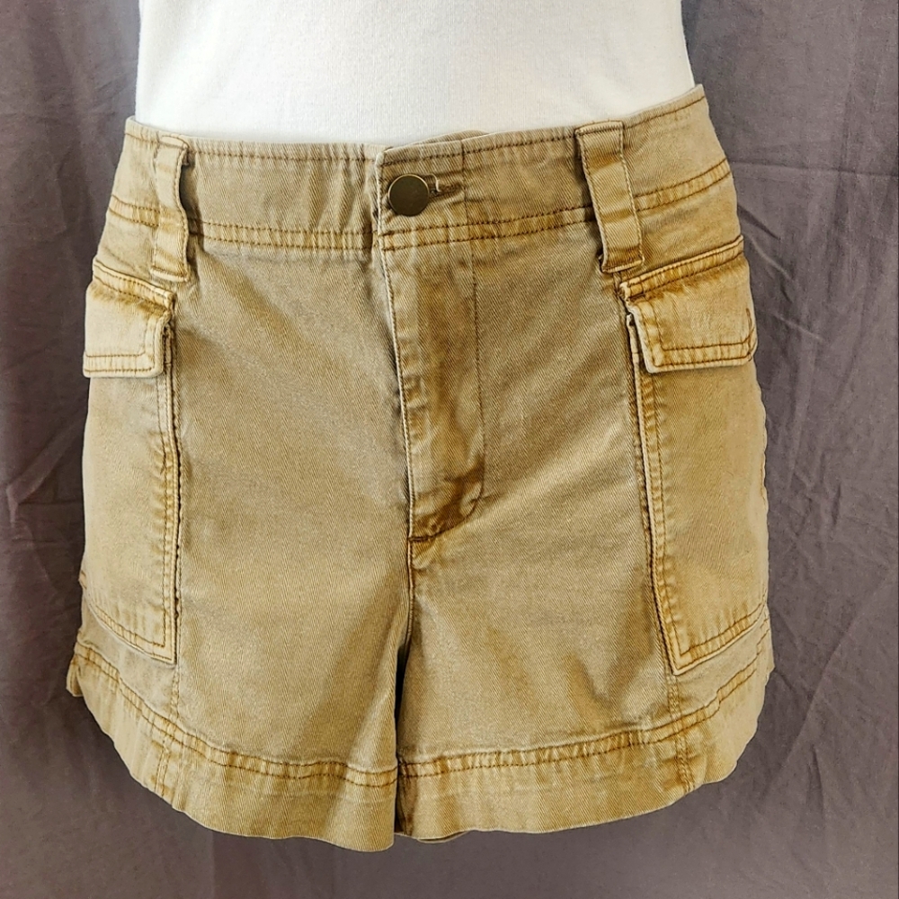 Old Navy~Woman's Y2K Cargo Shorts~Tan~size Large - Picture 3 of 13